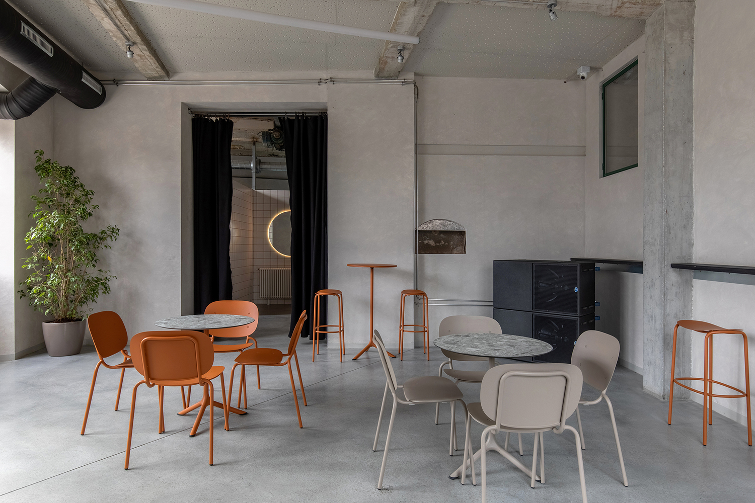 DJ酒吧,Apio Studio,酒吧设计,国外酒吧设计,酒吧设计案例,loft工业风格酒吧设计,loft风格酒吧设计,国外DJ酒吧设计,夜场俱乐部酒吧