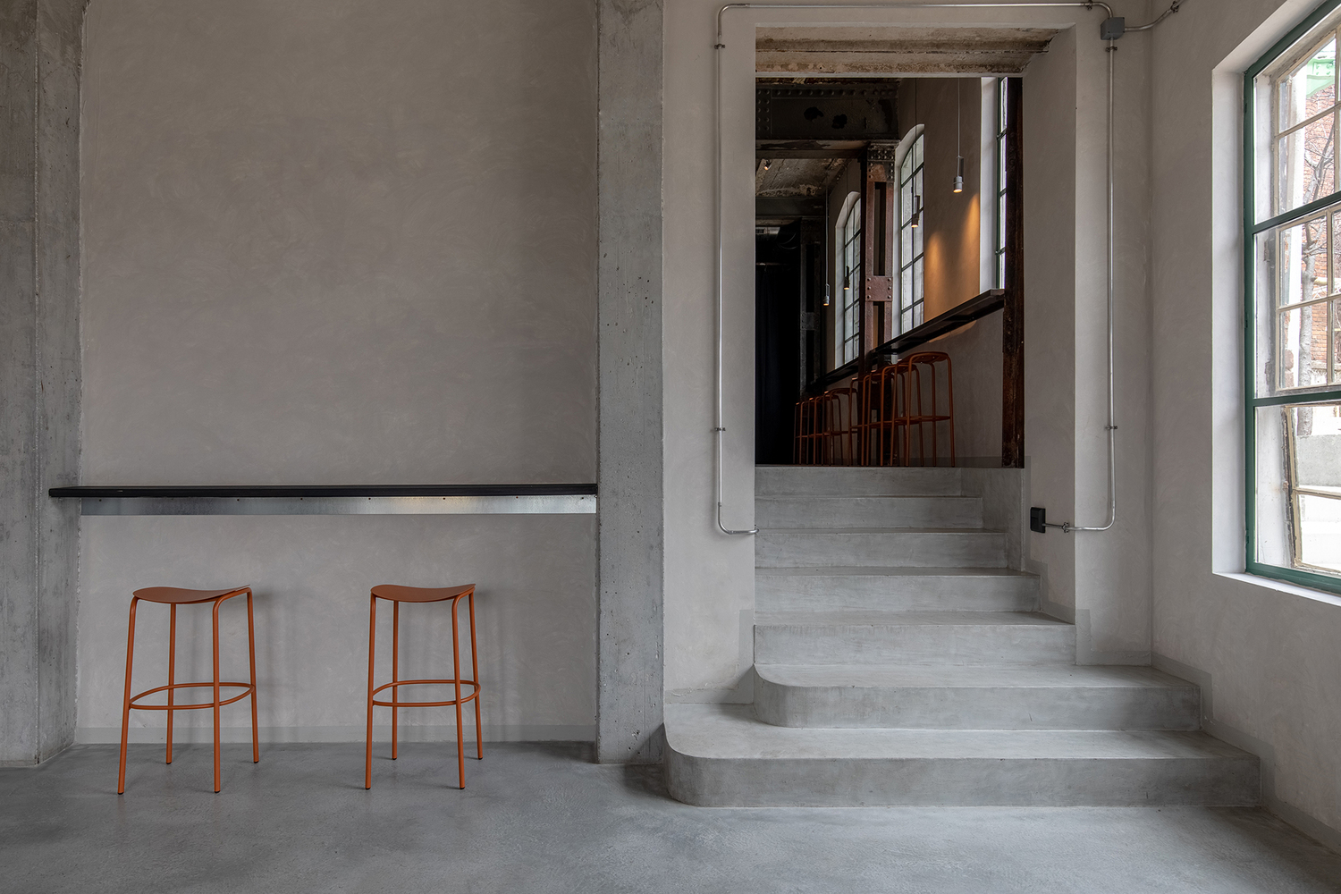 DJ酒吧,Apio Studio,酒吧设计,国外酒吧设计,酒吧设计案例,loft工业风格酒吧设计,loft风格酒吧设计,国外DJ酒吧设计,夜场俱乐部酒吧