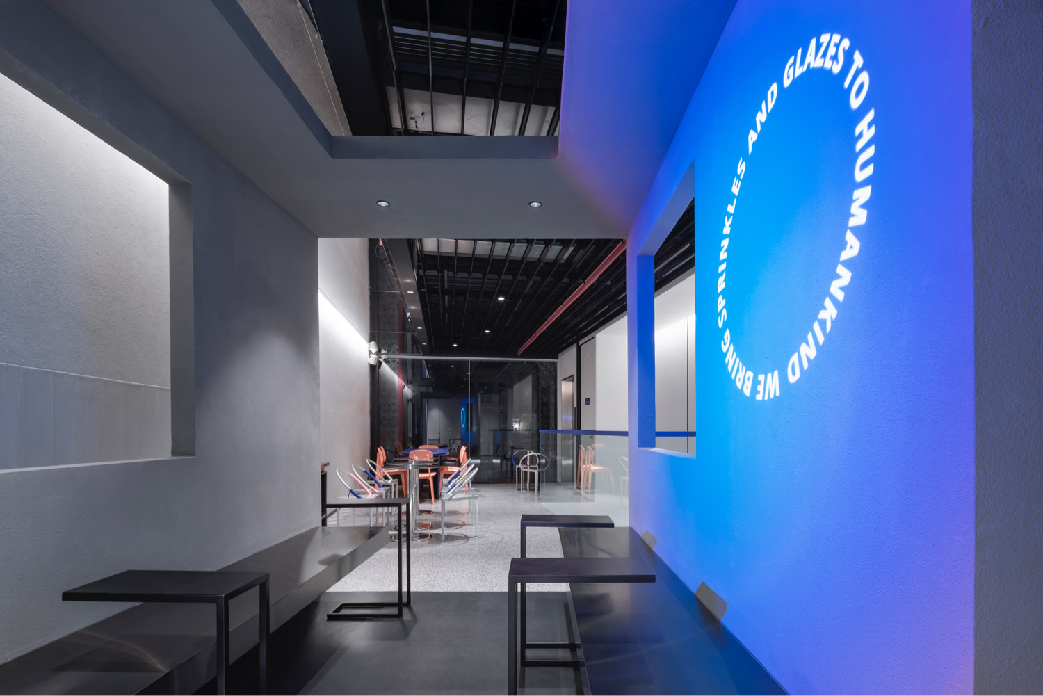 UFO Doughnuts,Space+craft,咖啡厅设计,咖啡店设计案例,面包店设计,甜甜圈店设计案例,泰国设计,面包店设计案例