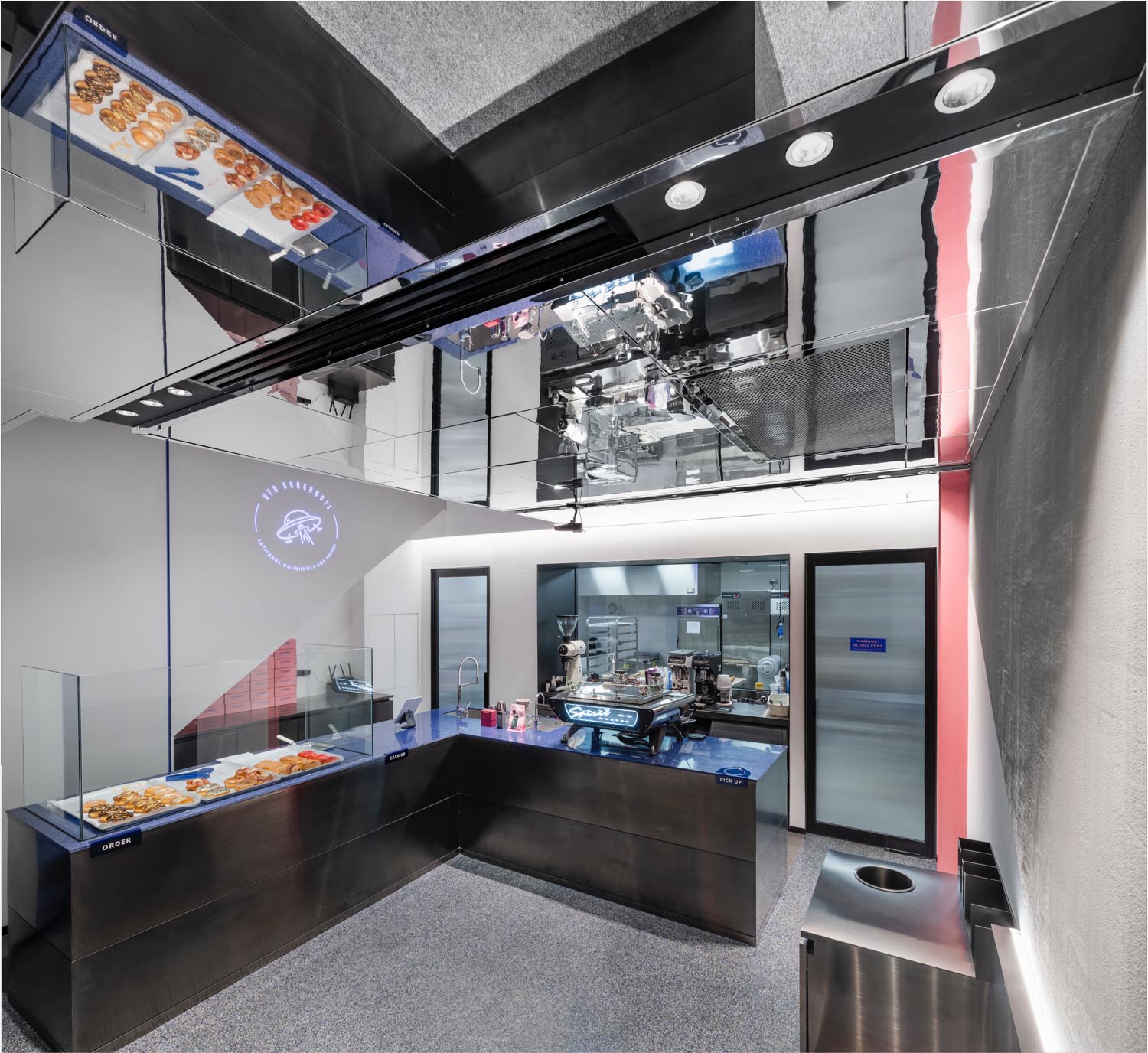 UFO Doughnuts,Space+craft,咖啡厅设计,咖啡店设计案例,面包店设计,甜甜圈店设计案例,泰国设计,面包店设计案例
