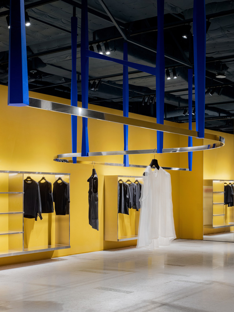Burdifilek,Hyundai Seoul Store,首尔零售店设计,零售店设计案例,高级女装店,服装店设计,女装店设计,购物商场,商场设计,国外商场设计案例