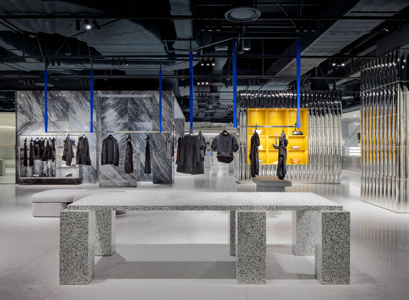 Burdifilek,Hyundai Seoul Store,首尔零售店设计,零售店设计案例,高级女装店,服装店设计,女装店设计,购物商场,商场设计,国外商场设计案例