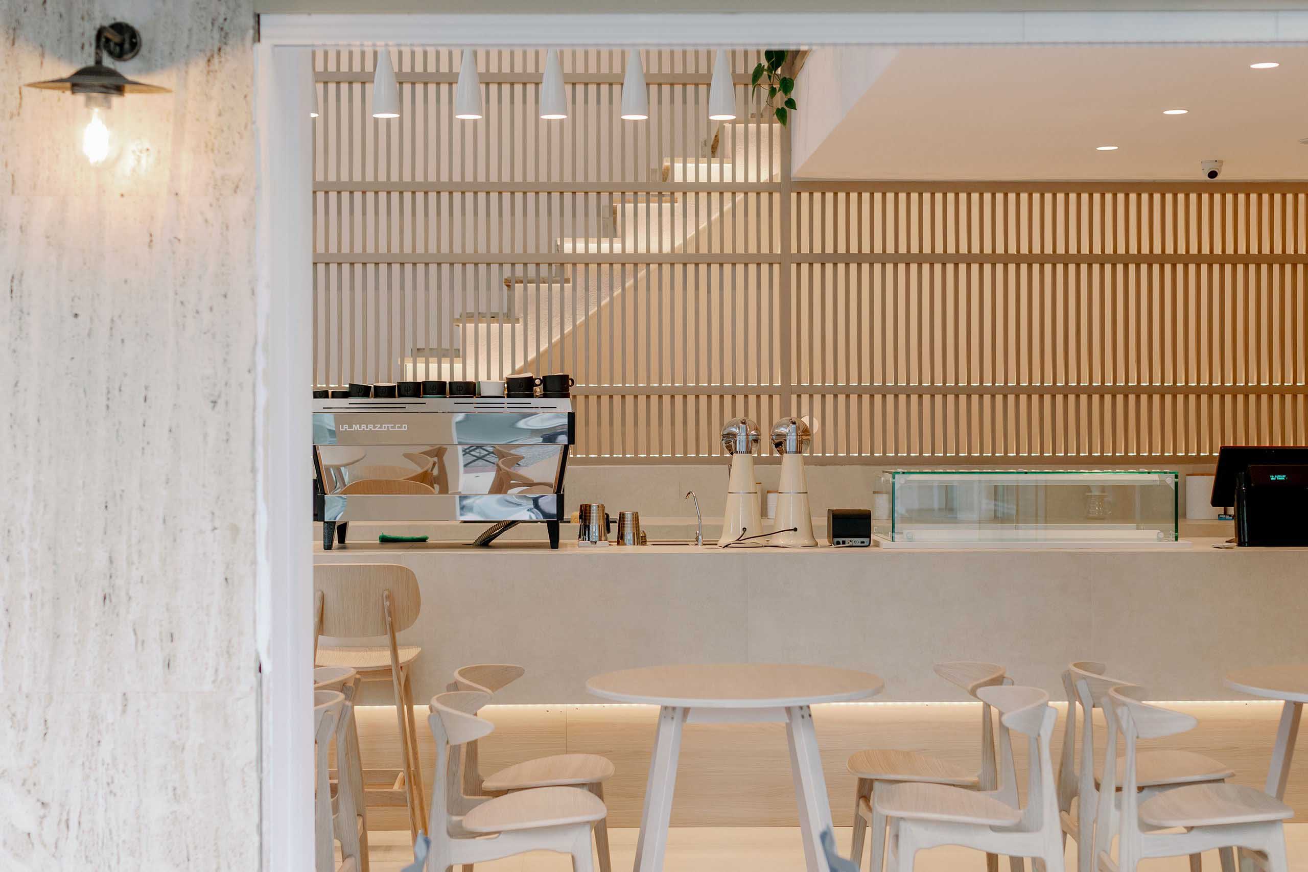 Vicky Poriki,咖啡店设计,国外咖啡店设计,国外烘焙店设计,极简主义美学,希腊,咖啡厅设计案例,烘焙店设计案例,微型烘焙工厂