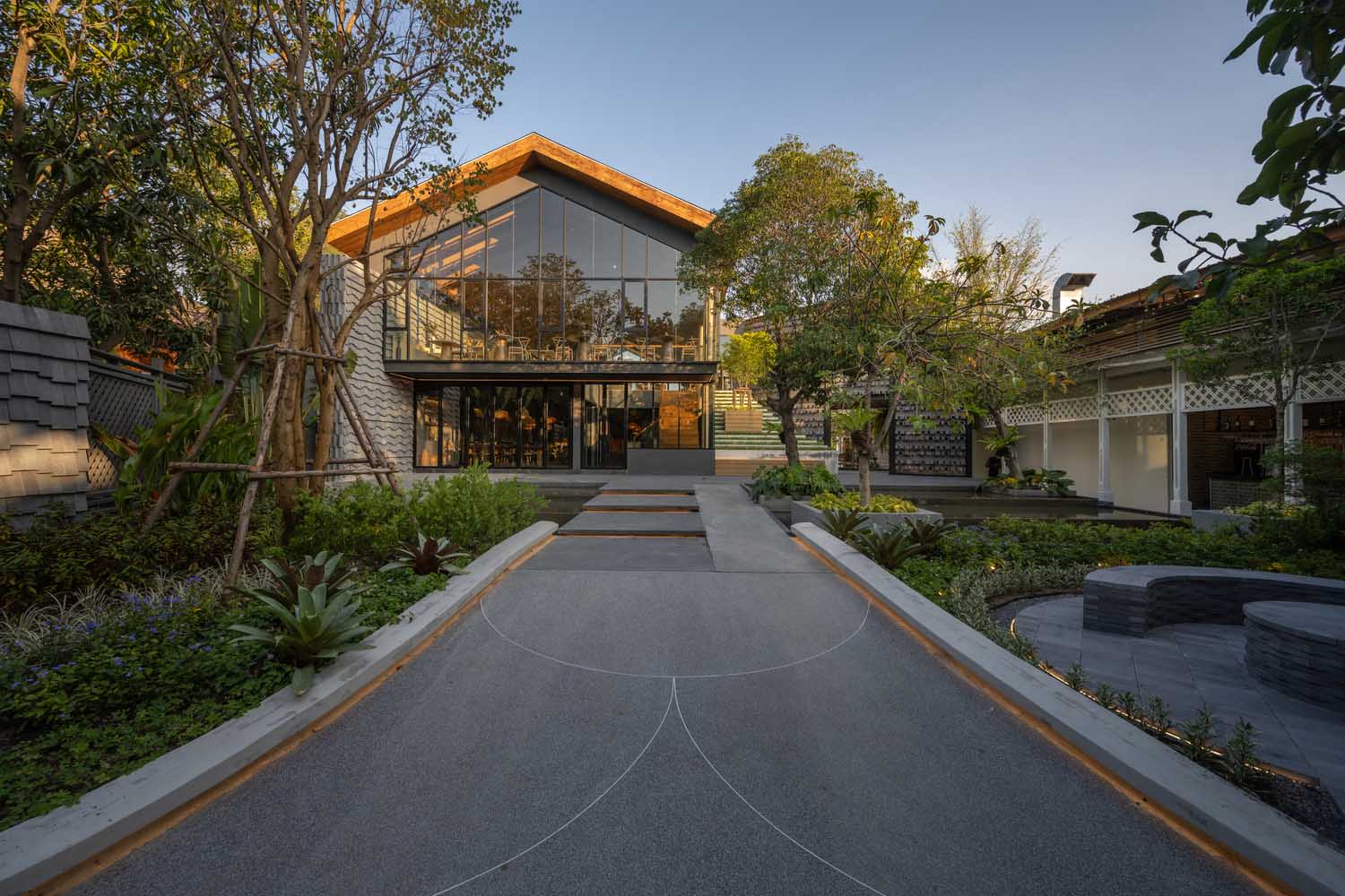 Looklen Architects,餐厅设计,Baan Nhuer Nham Restaurant,泰国,餐厅设计案例,国外餐厅设计,餐厅设计方案,花园餐厅,休闲餐厅