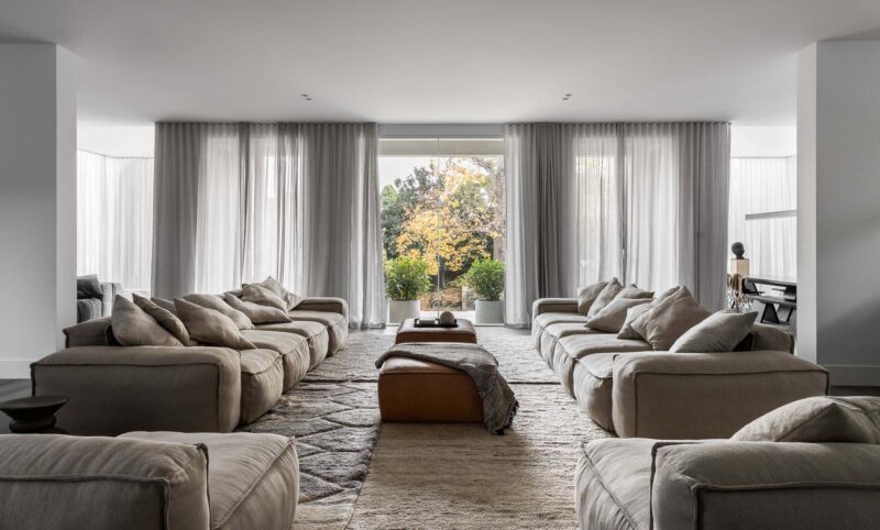 Dion Hall | 高级灰色美学别墅，奢华与家庭功能的完美结合