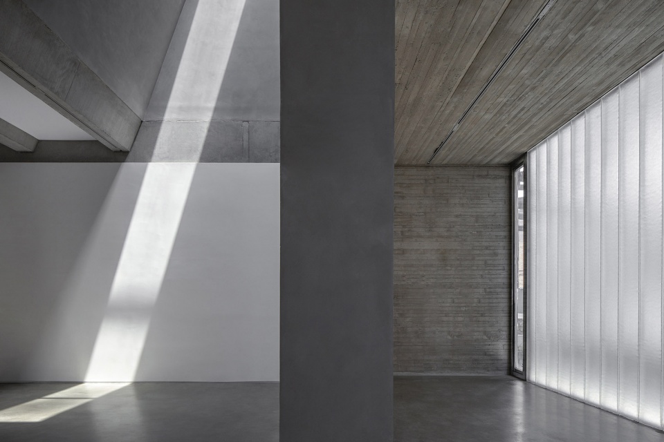 画廊设计,画廊改造设计,画展空间设计,画廊设计案例,北京798艺术区,偏锋画廊,北京偏锋画廊,偏锋画廊改造设计,建筑营设计工作室,建筑营设计,建筑营