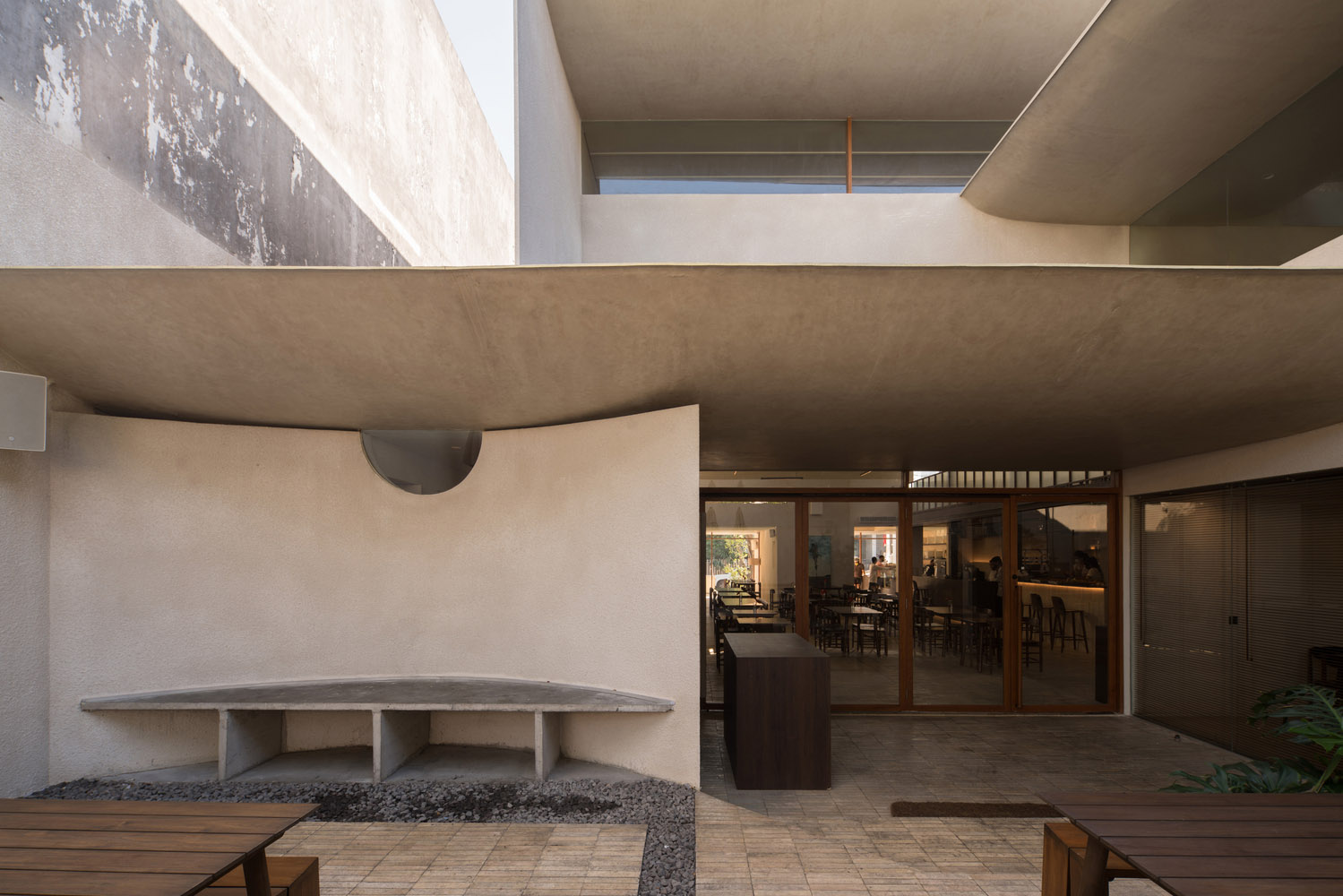 酒吧设计,酒吧设计案例,Isso Architects,印尼酒吧设计,Locaāhands,酒吧餐厅,530㎡,餐厅装修,国外餐厅设计案例