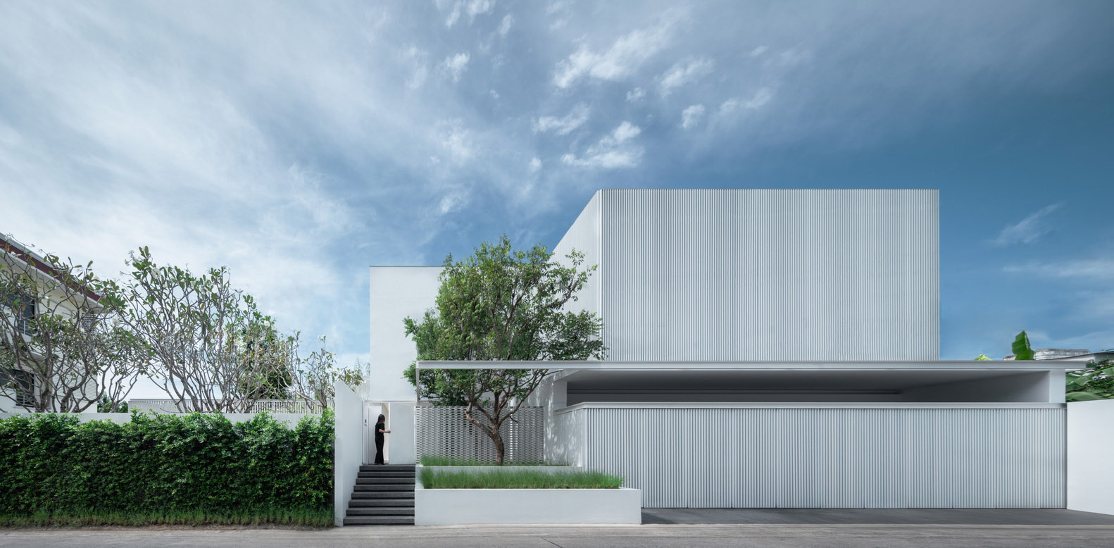 别墅设计,别墅设计案例,Ayutt and Associates ,泰国,950㎡,庭院别墅,国外别墅设计案例,别墅装修,白色优雅别墅