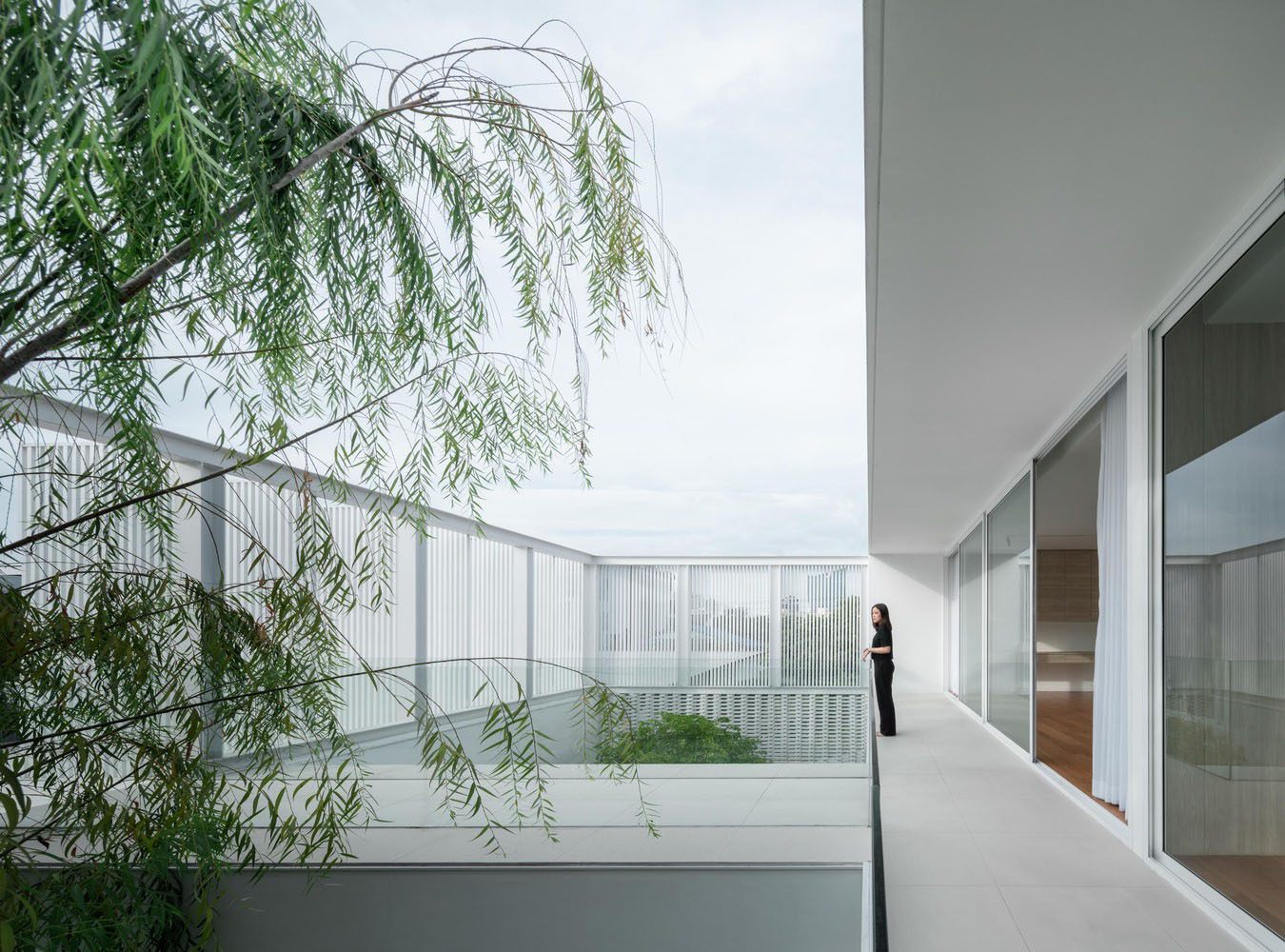 别墅设计,别墅设计案例,Ayutt and Associates ,泰国,950㎡,庭院别墅,国外别墅设计案例,别墅装修,白色优雅别墅