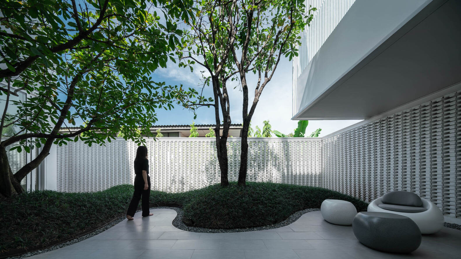 别墅设计,别墅设计案例,Ayutt and Associates ,泰国,950㎡,庭院别墅,国外别墅设计案例,别墅装修,白色优雅别墅