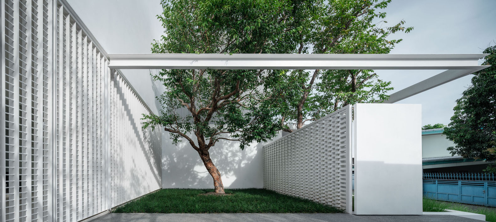 别墅设计,别墅设计案例,Ayutt and Associates ,泰国,950㎡,庭院别墅,国外别墅设计案例,别墅装修,白色优雅别墅