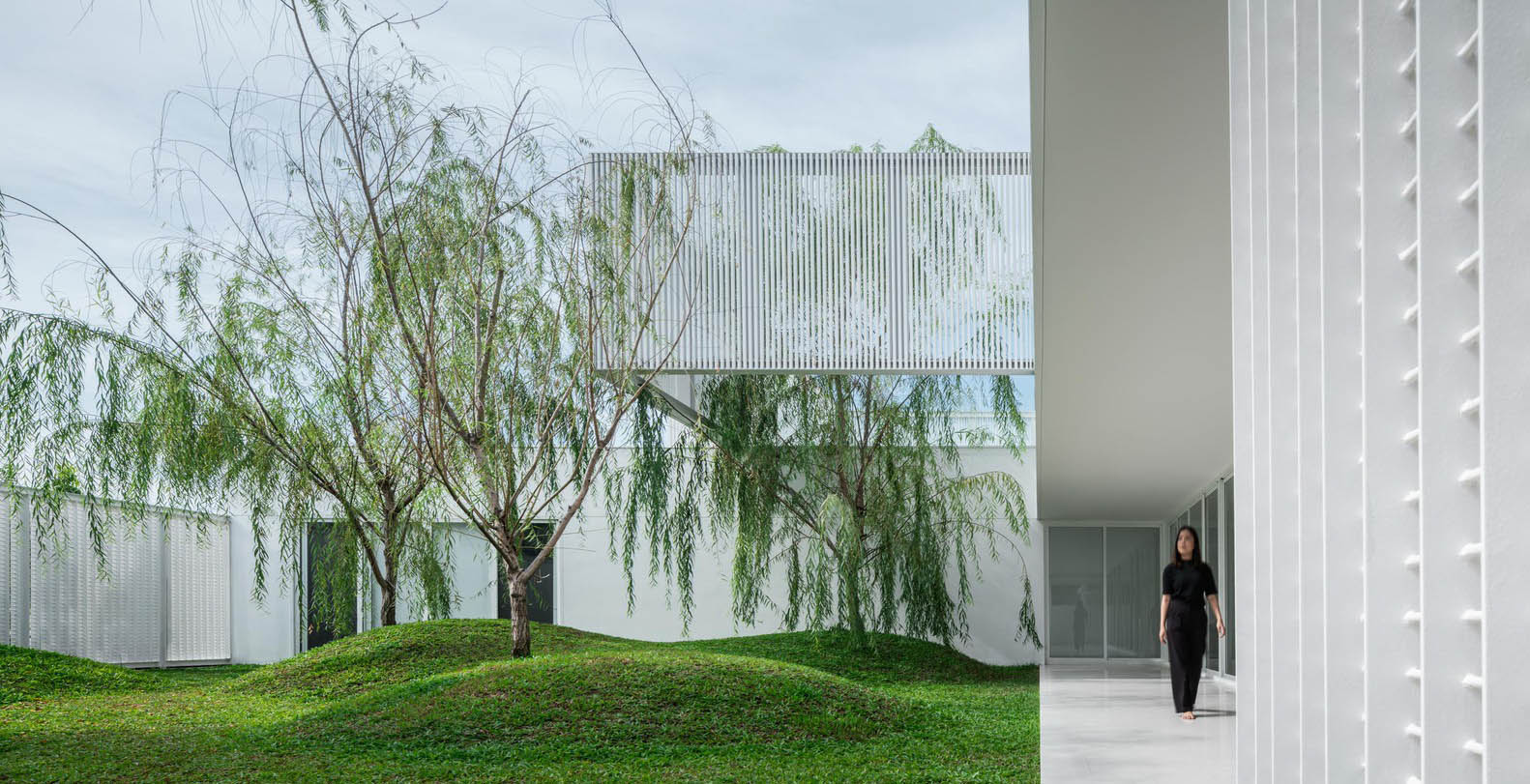 别墅设计,别墅设计案例,Ayutt and Associates ,泰国,950㎡,庭院别墅,国外别墅设计案例,别墅装修,白色优雅别墅