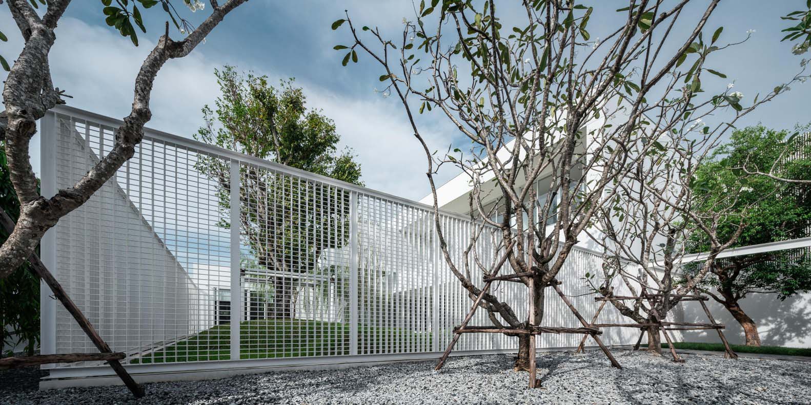 别墅设计,别墅设计案例,Ayutt and Associates ,泰国,950㎡,庭院别墅,国外别墅设计案例,别墅装修,白色优雅别墅