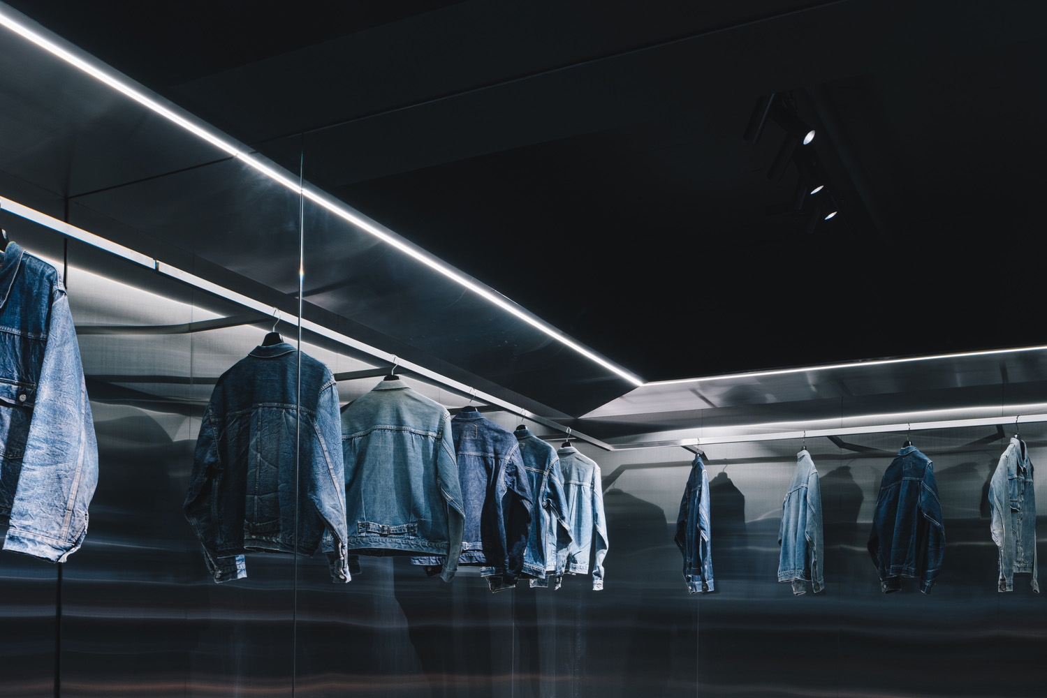 服装店设计,零售店,日本服装店设计,零售店设计,牛仔服装专卖店设计,TEKI Design,日本,28㎡,复古服装零售店