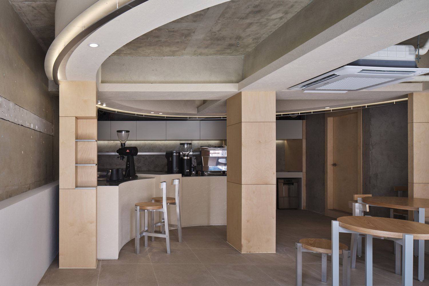 design by 83,咖啡厅设计,咖啡厅设计案例,韩国,45㎡,咖啡店设计,国外咖啡店设计,or whatever Café