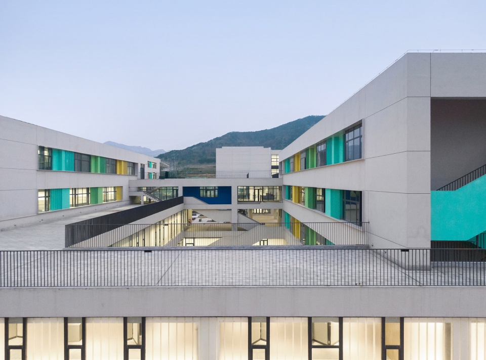 校园设计,学校设计,学校设计案例,学校装修,教学楼设计,中学设计,望海园中学,威海望海园中学,威海,威海中学,清华大学建筑设计研究院,清华大学建筑设计,建筑设计研究院,清华大学