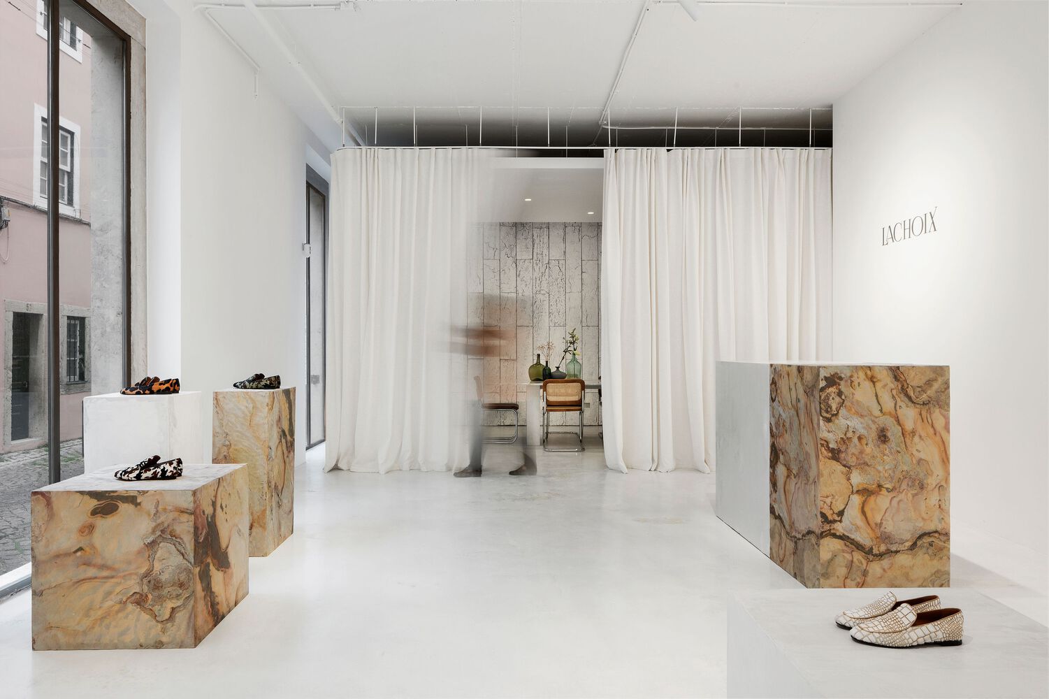 Lachoix Concept Store,服装店设计,国外服装店,服装精品店,Atelier Holcnerova,葡萄牙,里斯本,Lachoix 服装概念店,女装店设计,女装店设计案例