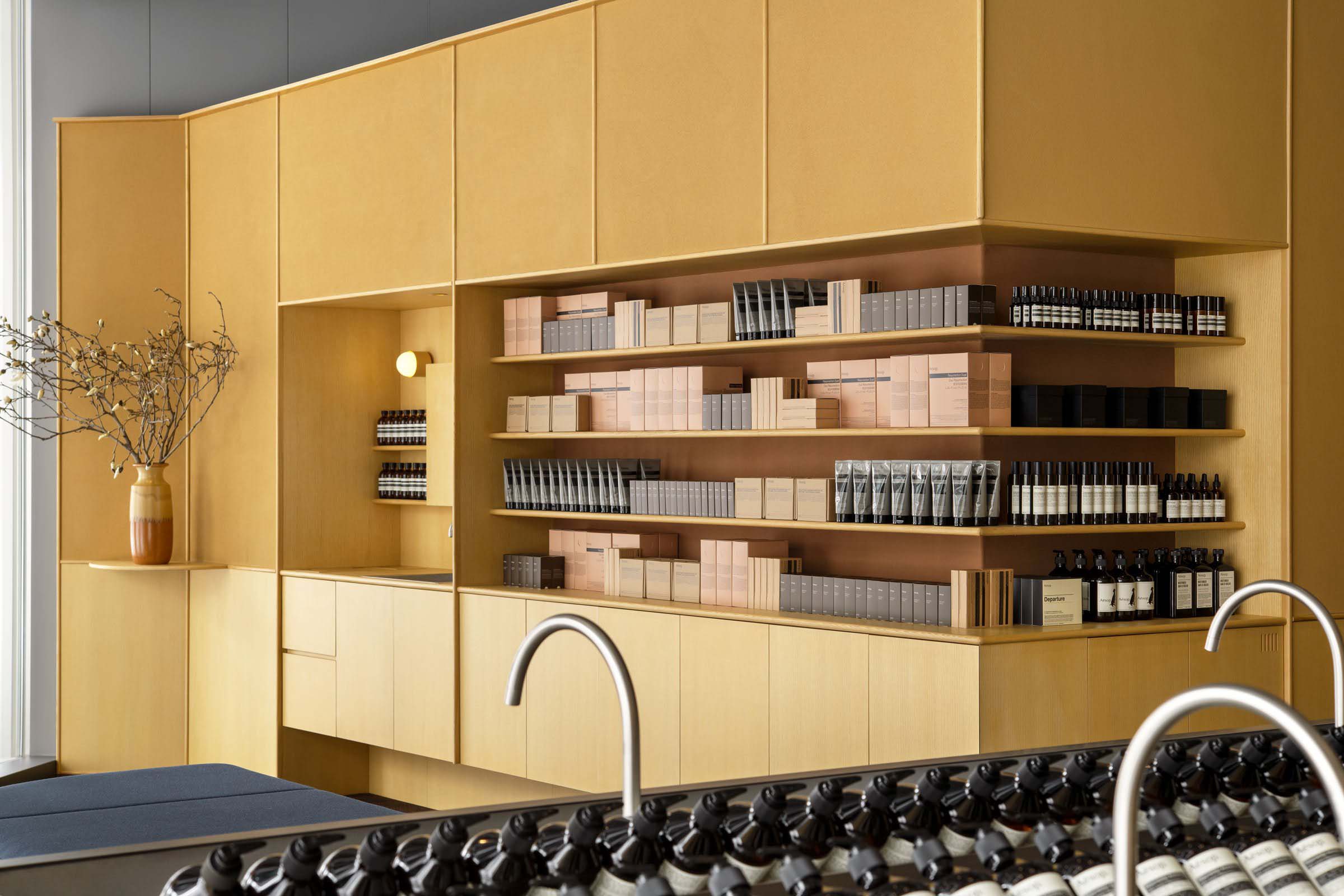 Aesop,Aesop店设计,Aesop店铺,零售店设计,香水店设计,化妆品店,品牌体验店,伊索化妆品店,CASE-REAL,日本,名古屋,伊索体验店,90㎡