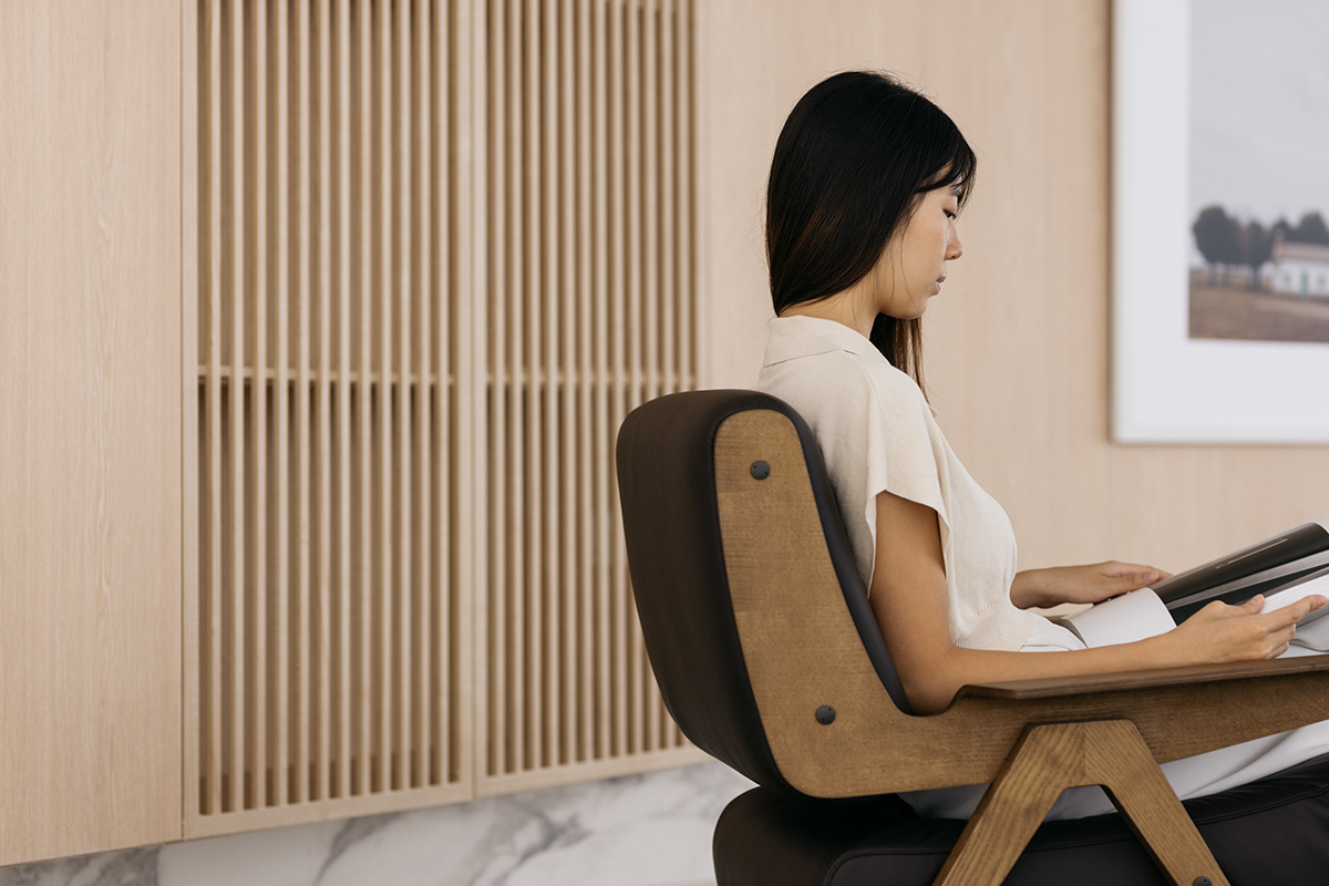 932 studio,新加坡,大平层设计,原木色,家装设计,大平层设计方案,极简公寓,大平层设计案例,932 studio设计案例,国外大平层设计