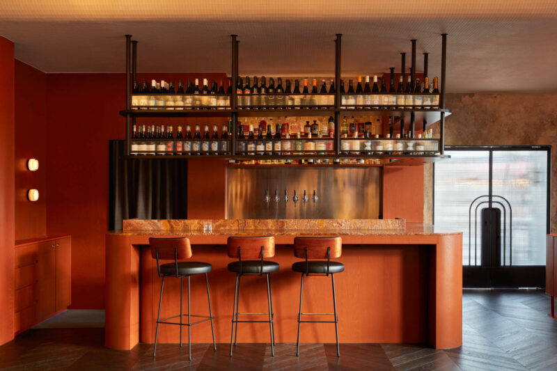 Ewert Leaf | 墨尔本Moonhouse中餐厅设计-灵感来自传统烤鸭的金色