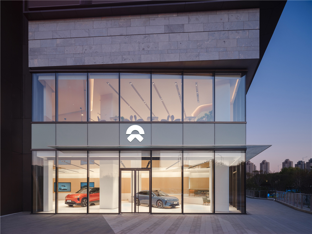 蔚来汽车NIO House,NIO House,蔚来汽车展厅设计,济南蔚来汽车展厅,济南展厅设计,展厅设计,汽车展厅设计,体验店设计,蔚来中心华山环宇城店,汽车体验店设计,汽车销售店设计,蔚来汽车,Kokaistudios