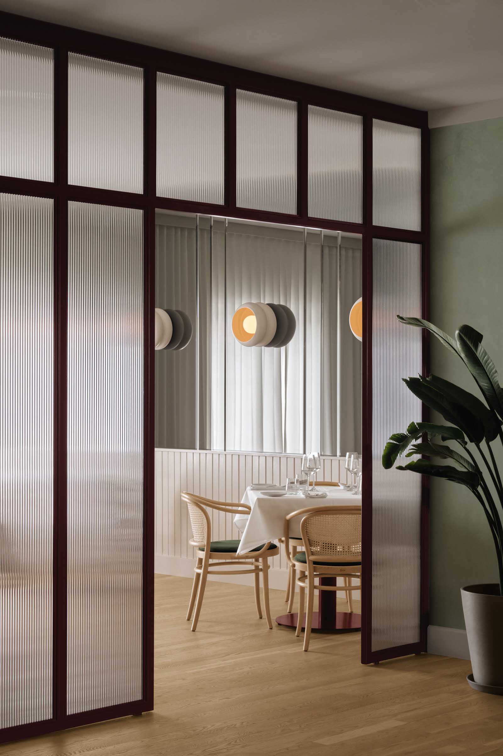 西餐厅设计,Isern Serra Studio,休闲餐厅设计,蒙特利尔,现代风格餐厅设计案例,酒吧餐厅