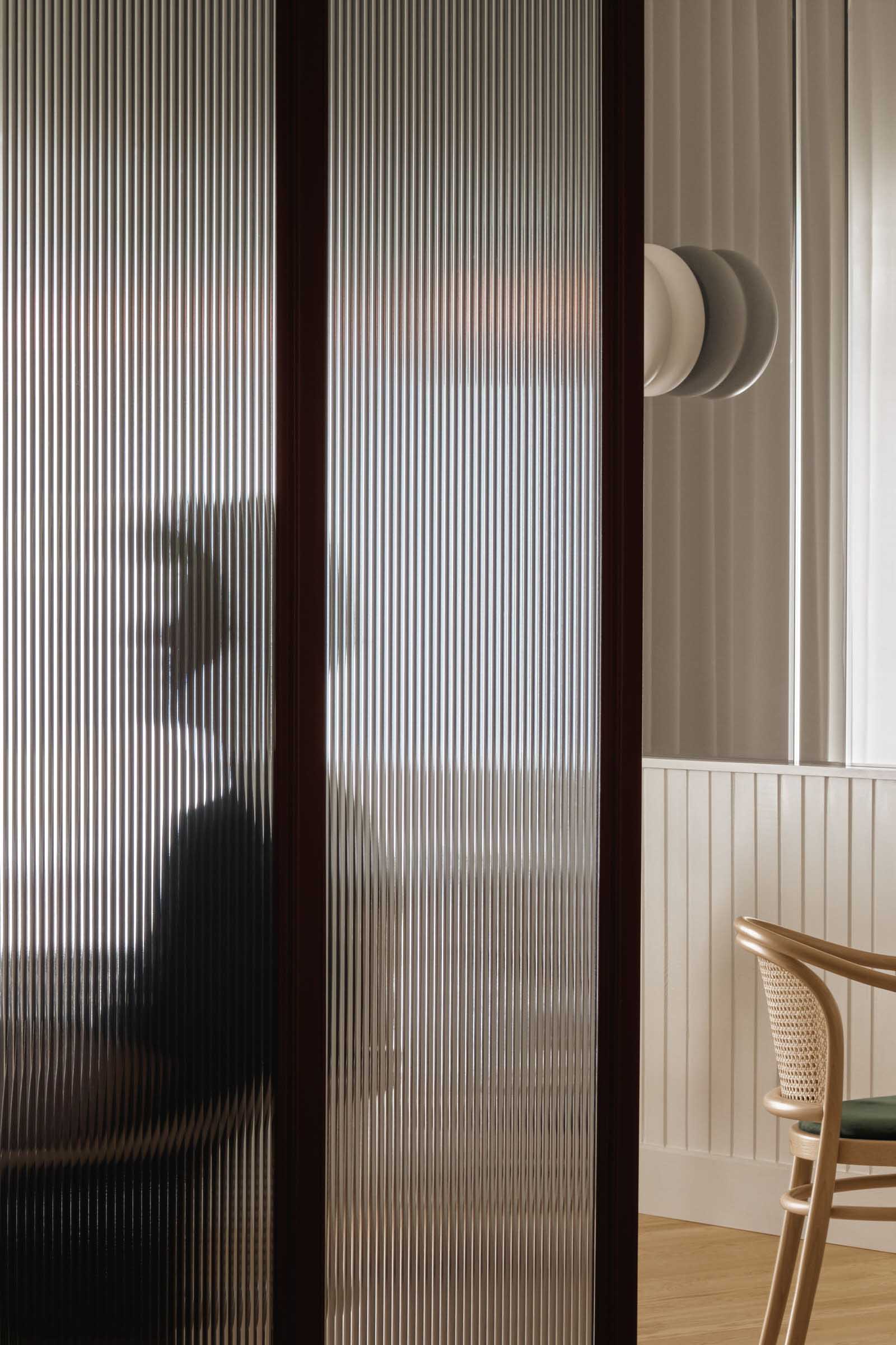 西餐厅设计,Isern Serra Studio,休闲餐厅设计,蒙特利尔,现代风格餐厅设计案例,酒吧餐厅