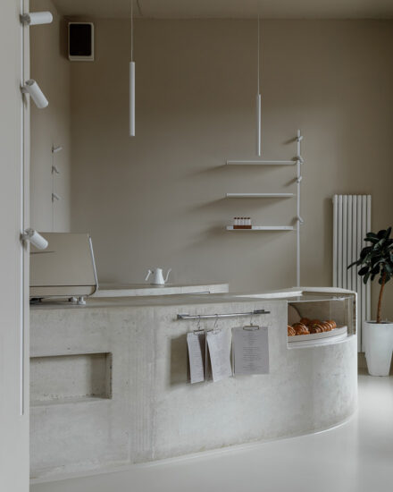 Ksenia Demina | 微水泥单色美学咖啡厅