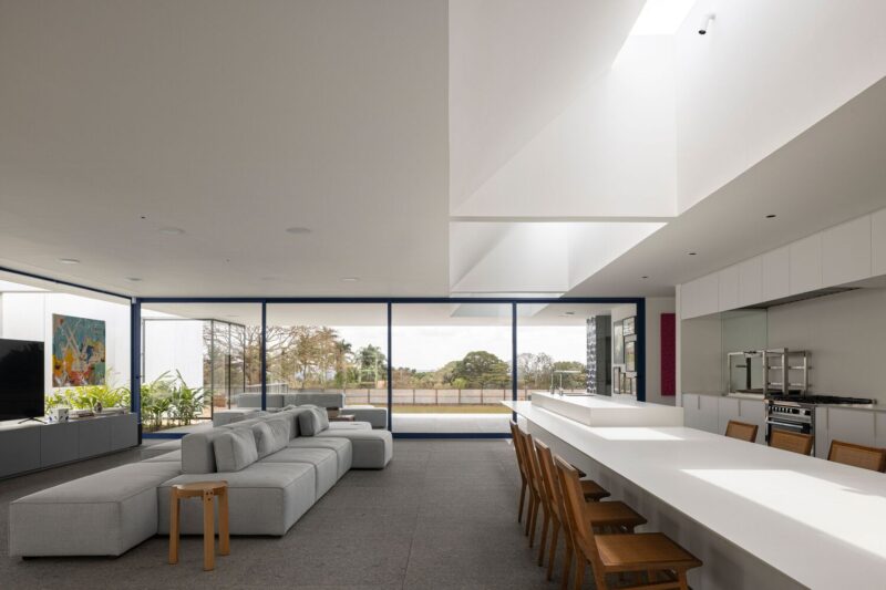 BLOCO Arquitetos｜600㎡，巴西画廊般的景观庭院别墅