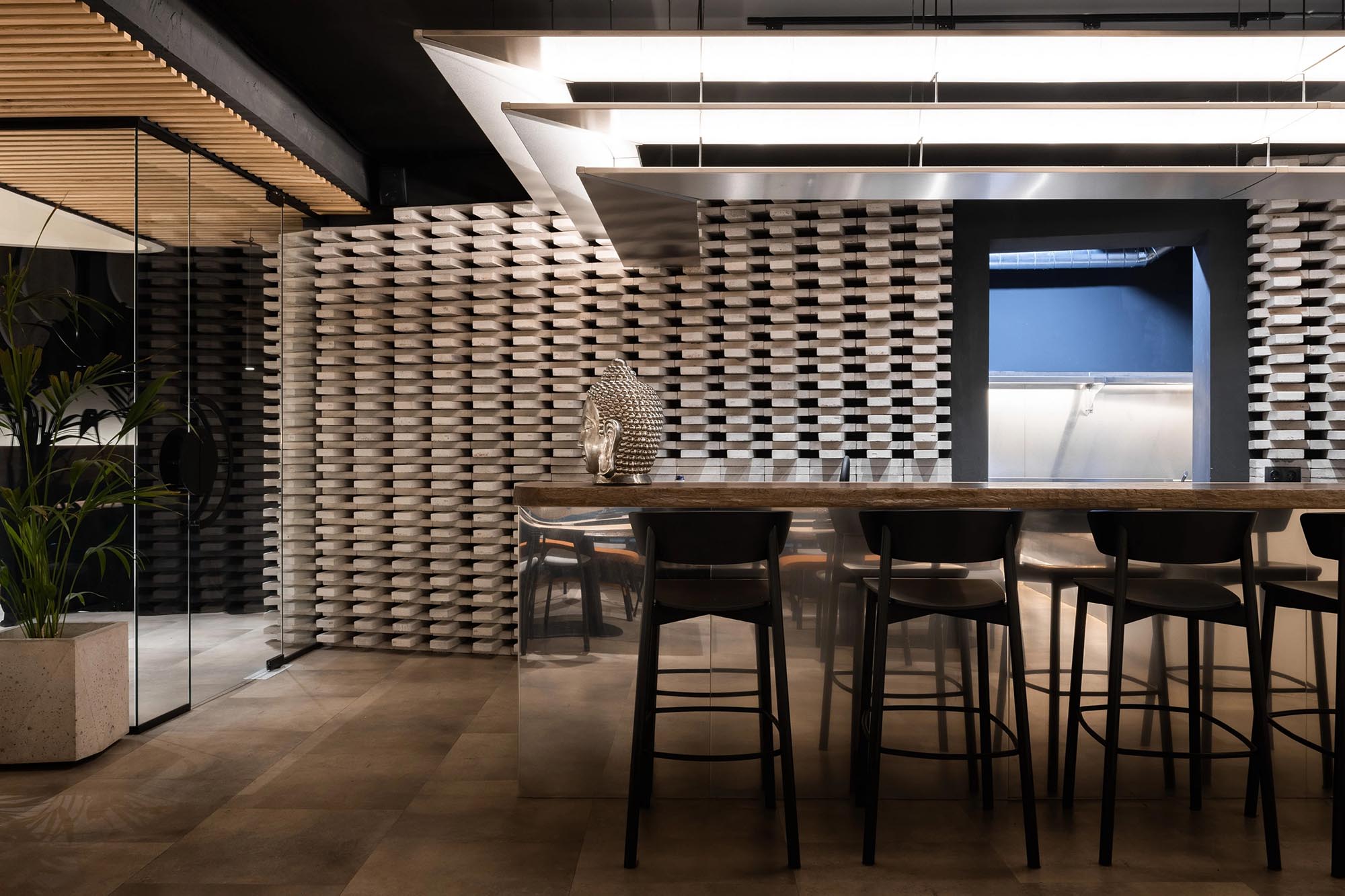 餐厅设计,国外酒吧设计,酒吧设计案例,摩尔多瓦,Momo Asian Bar,亚洲酒吧