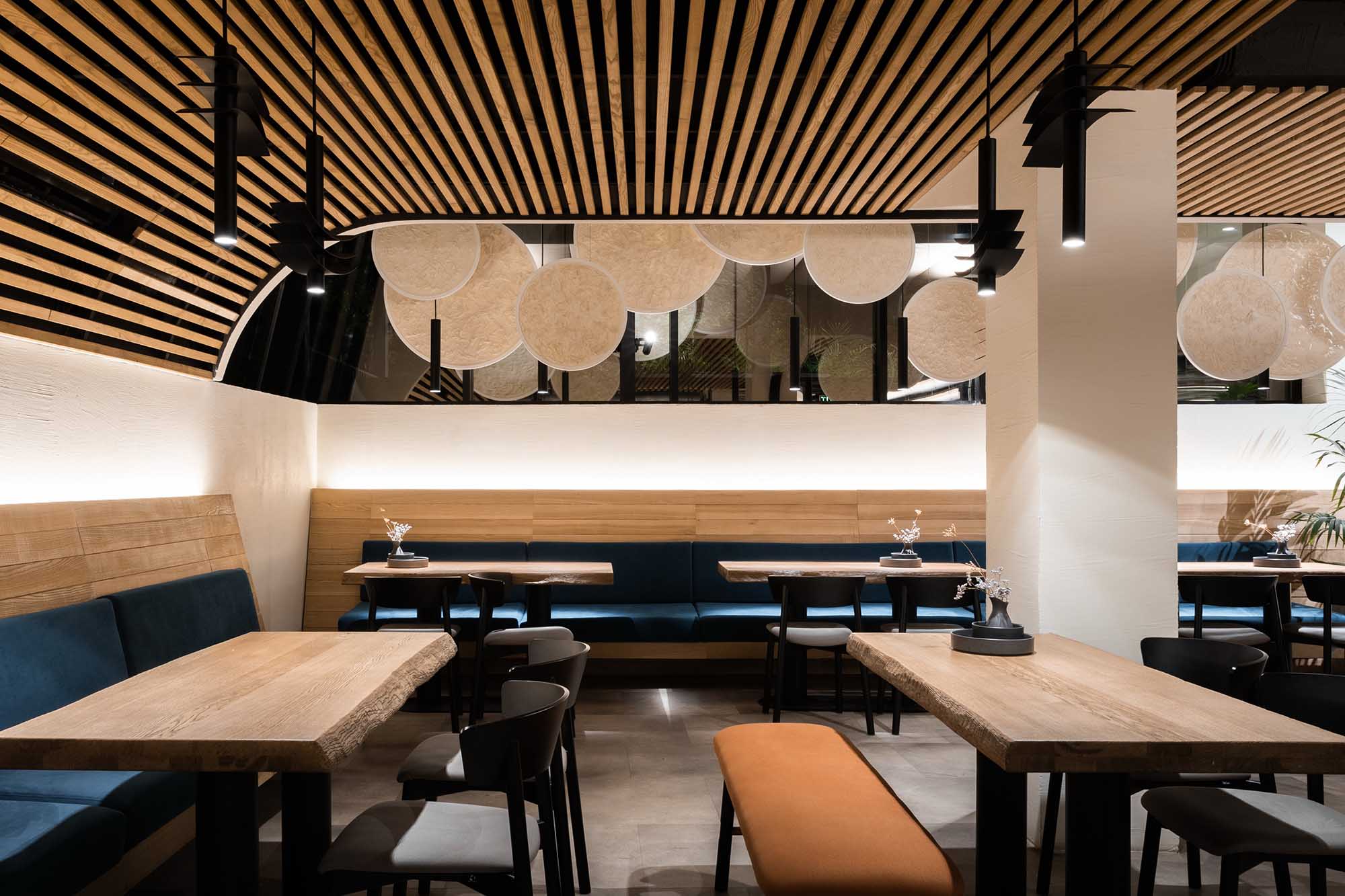 餐厅设计,国外酒吧设计,酒吧设计案例,摩尔多瓦,Momo Asian Bar,亚洲酒吧