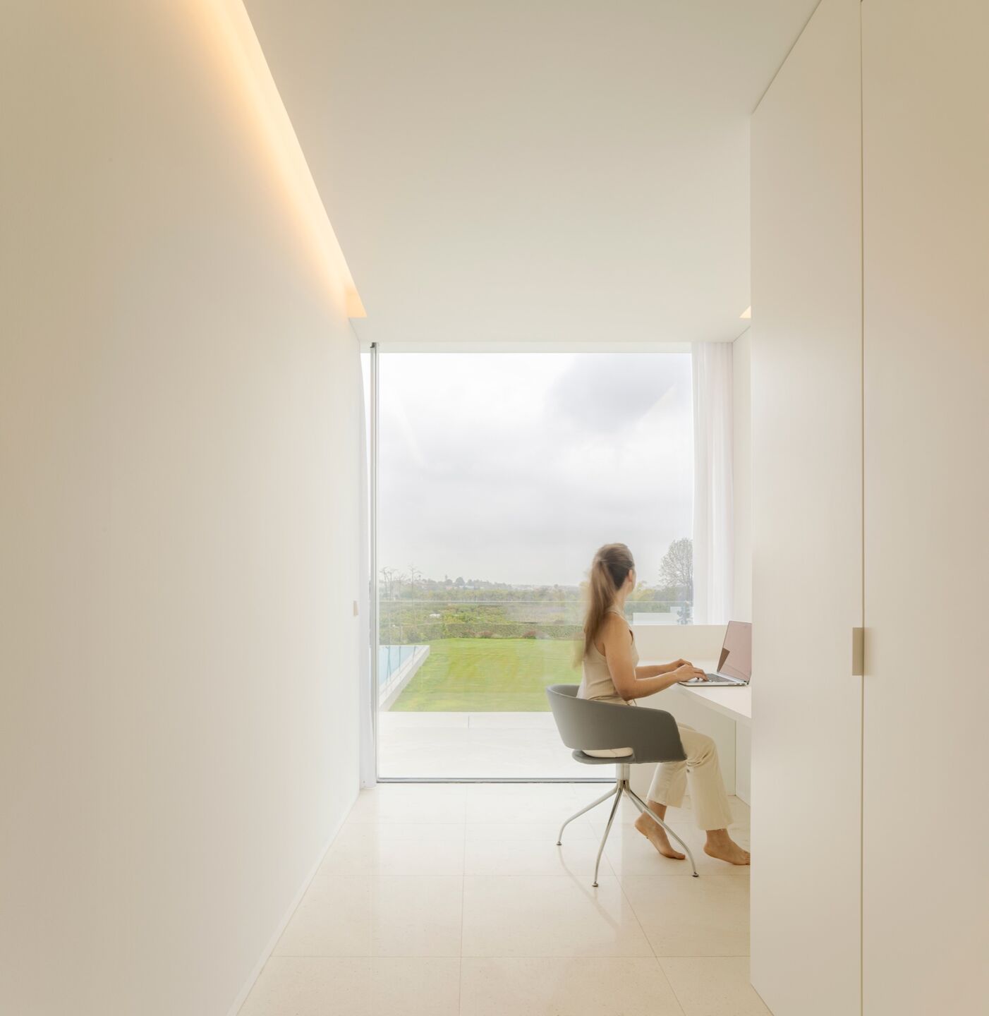 别墅设计,别墅设计案例,Fran Silvestre Arquitectos,西班牙,国外别墅设计案例,巴伦西亚,白色别墅,极简主义,极简风格