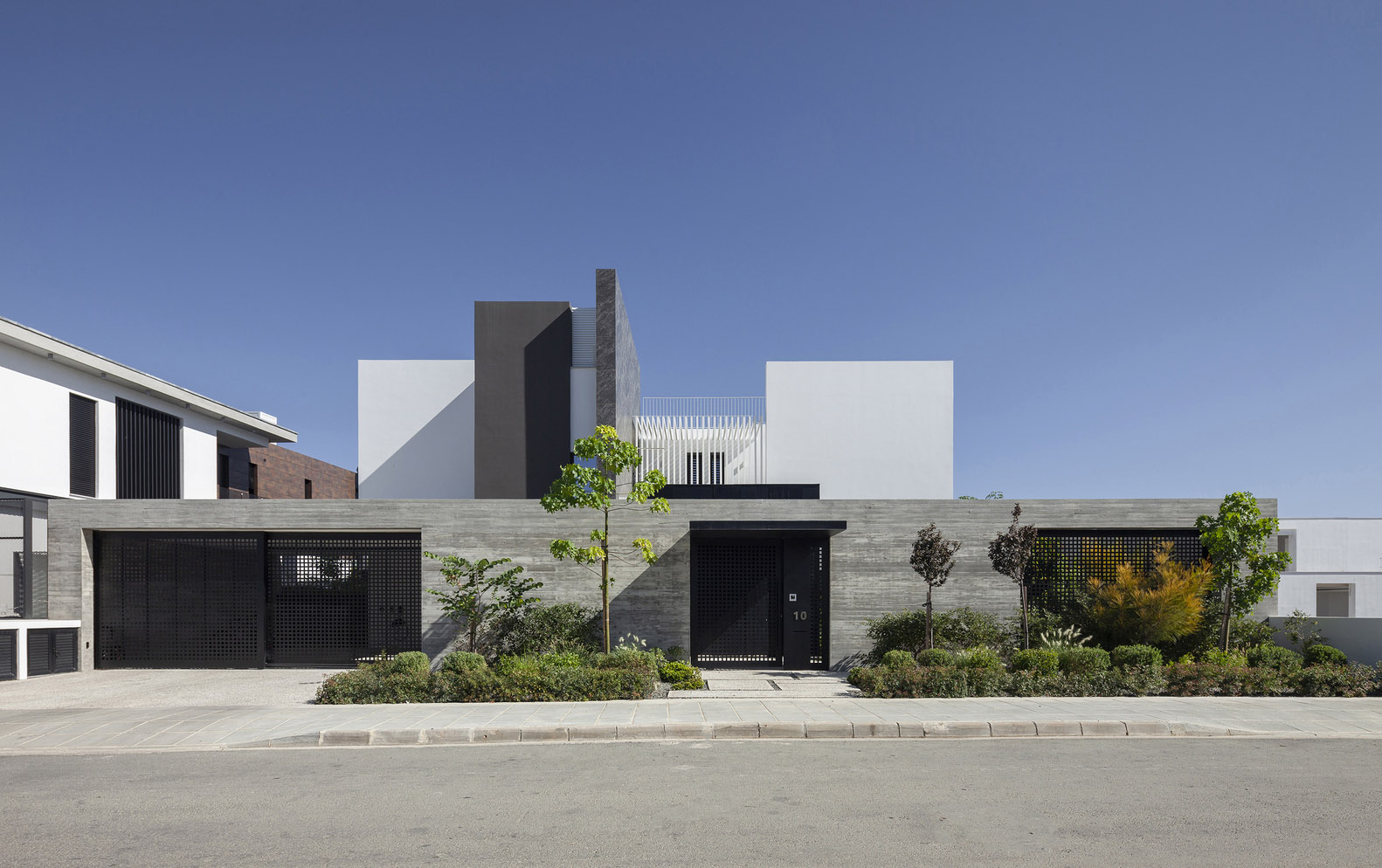 别墅设计,别墅设计案例, Constanti Architects,塞浦路斯,国外别墅设计案例,别墅装修,住宅设计,庭院别墅,370㎡