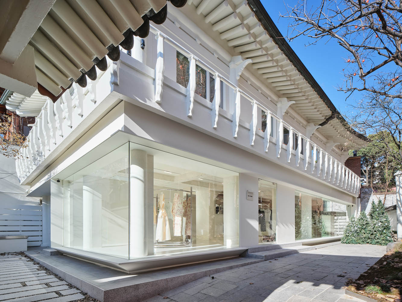 服装店设计,studio fragment,店铺设计,女装旗舰店,服装店设计案例,服装品牌店,国外服装店设计案例,韩国,Minjukim Anguk,首尔