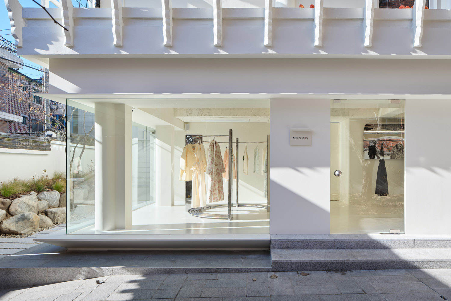 服装店设计,studio fragment,店铺设计,女装旗舰店,服装店设计案例,服装品牌店,国外服装店设计案例,韩国,Minjukim Anguk,首尔