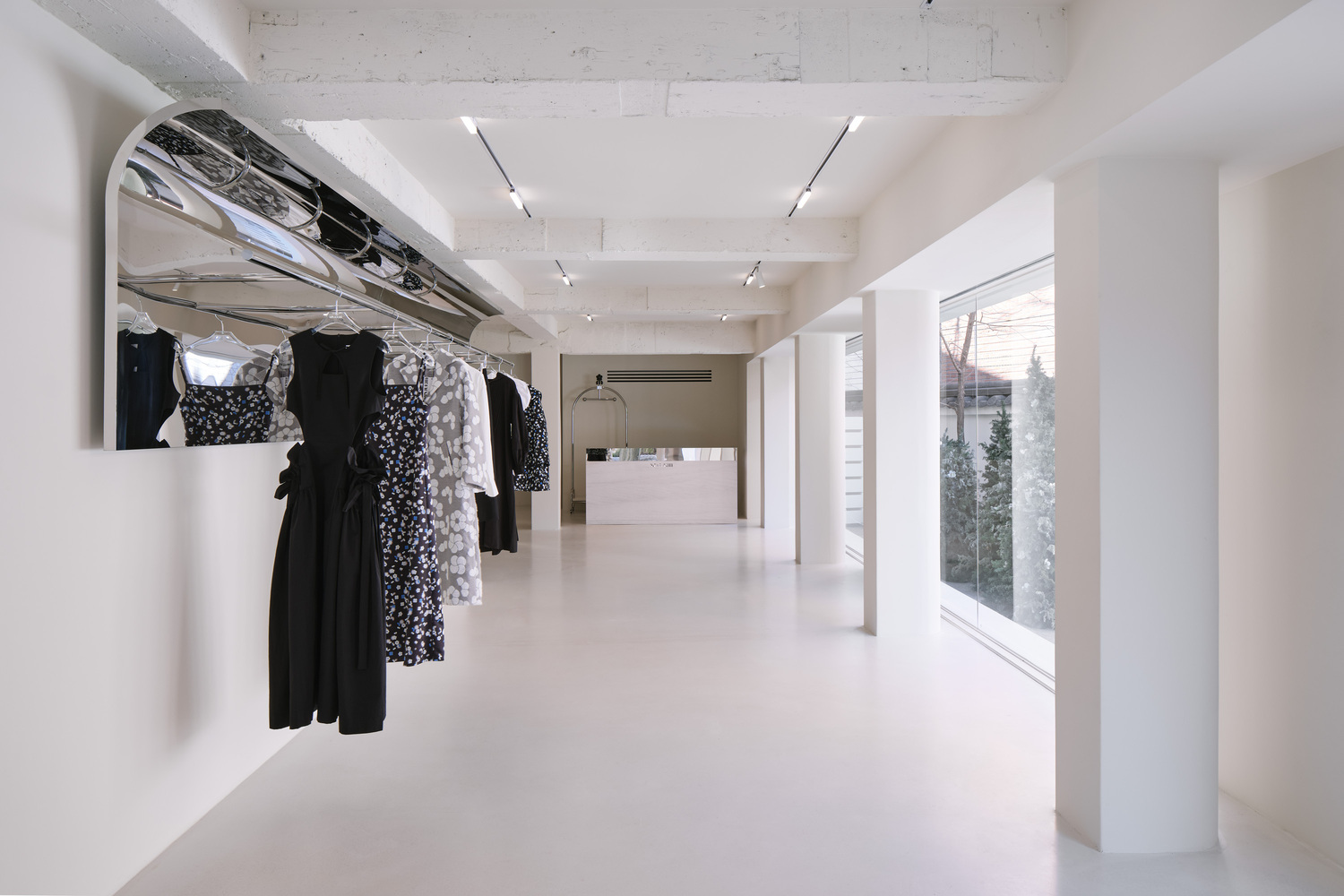 服装店设计,studio fragment,店铺设计,女装旗舰店,服装店设计案例,服装品牌店,国外服装店设计案例,韩国,Minjukim Anguk,首尔