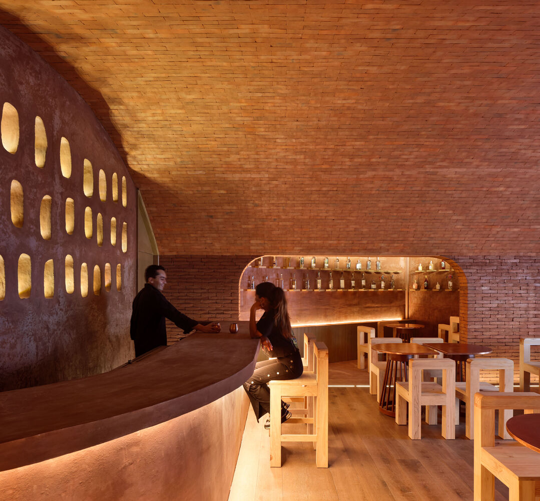 酒吧设计,酒吧设计案例,现代风格酒吧设计,酒吧设计方案,Arquitectura y Diseño,墨西哥,70㎡,Taller de Arquitectura y Diseño,红砖,蒸馏酒酒吧