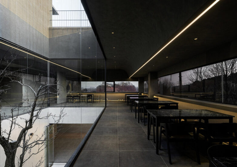 Plainoddity |  韩国城南市Dark and Light 意大利菜餐厅