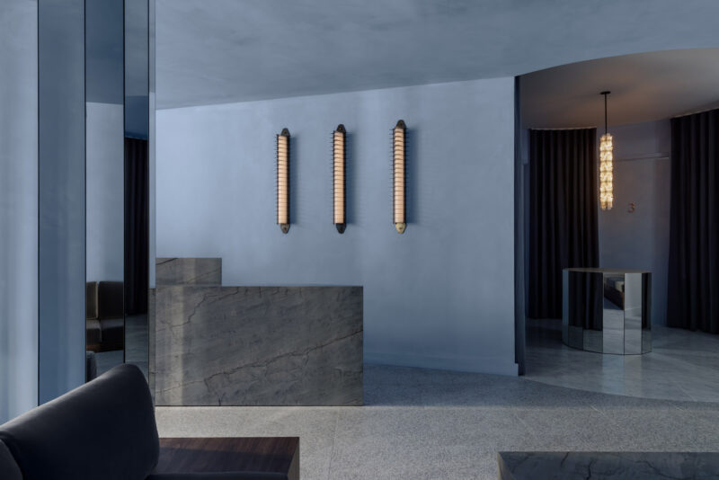 Nickolas Gurtler | 珀斯美容诊所-以“天使”香水瓶为灵感