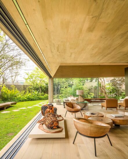 Studio Arthur Casas｜650㎡，巴西镂空花砖+暖色调庭院别墅