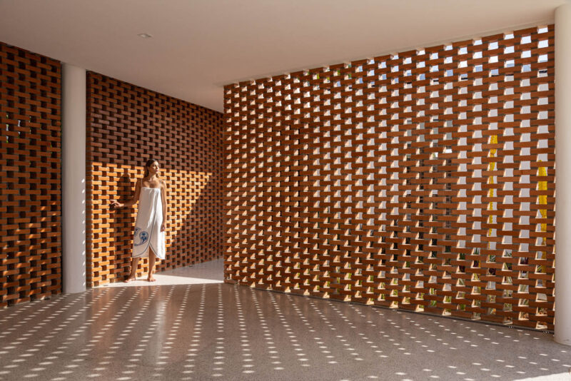 Coletivo de Arquitetos | 300㎡，巴西红砖庭院别墅