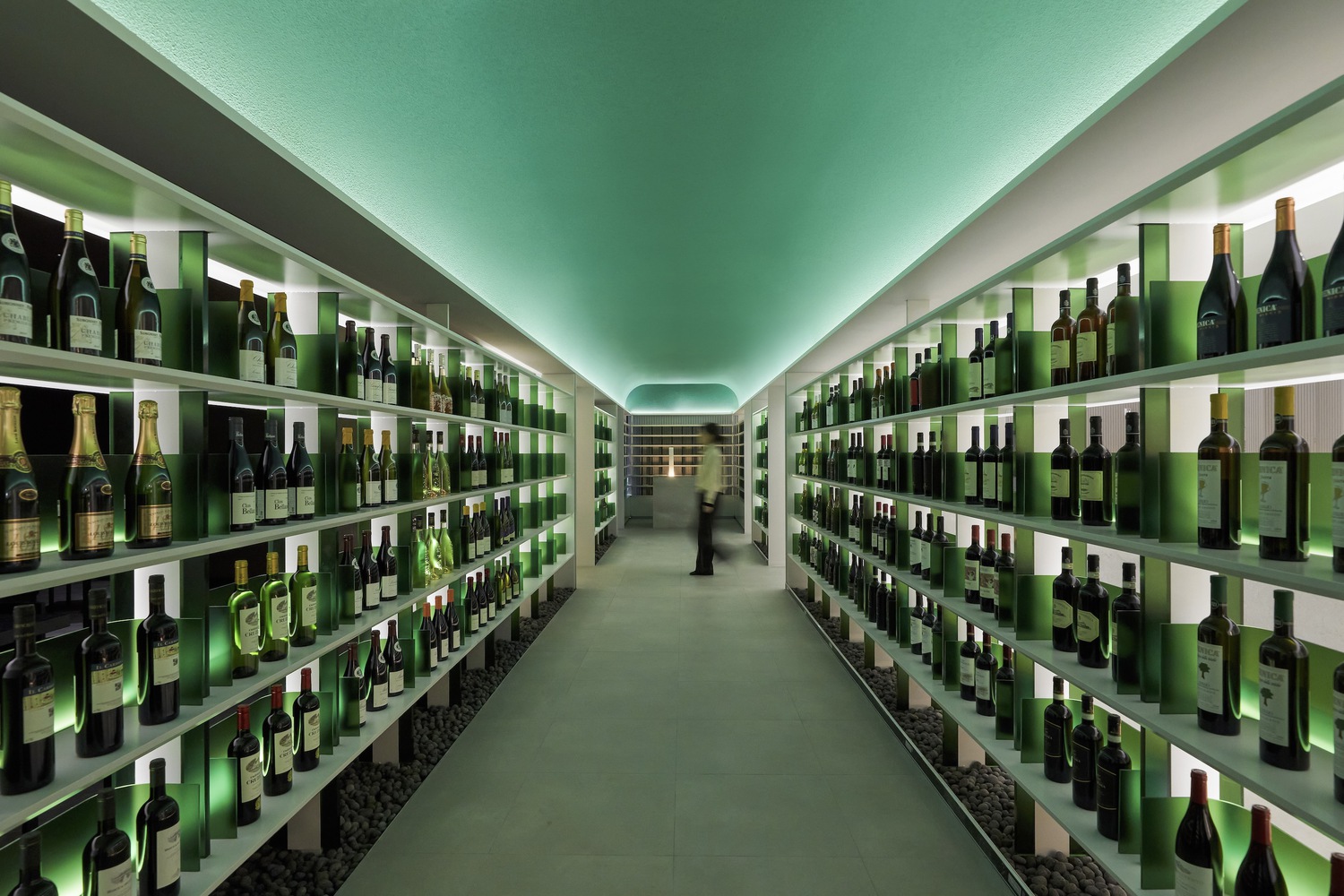 酒吧设计,酒吧设计案例,酒吧设计方案,酒吧装修,Design Studio Maoom,创意酒吧,酒吧餐厅,MOWa酒吧餐厅,680㎡,韩国,首尔