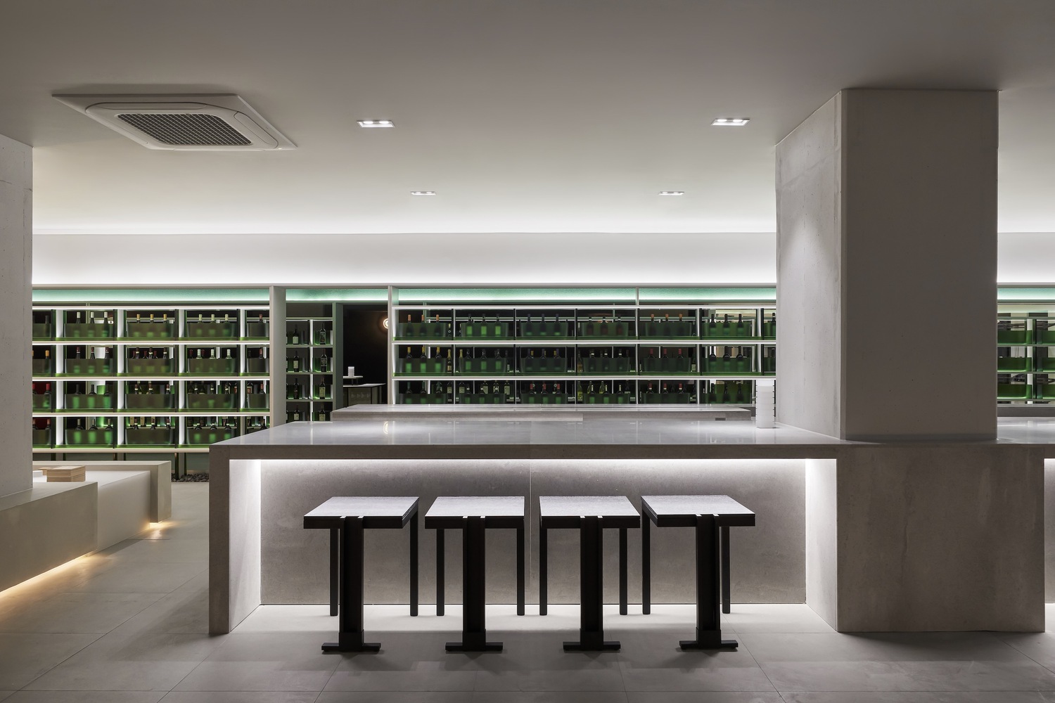 酒吧设计,酒吧设计案例,酒吧设计方案,酒吧装修,Design Studio Maoom,创意酒吧,酒吧餐厅,MOWa酒吧餐厅,680㎡,韩国,首尔