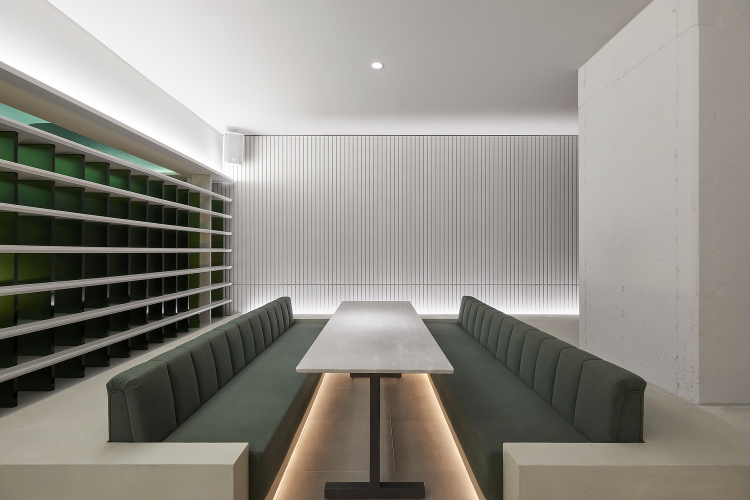 酒吧设计,酒吧设计案例,酒吧设计方案,酒吧装修,Design Studio Maoom,创意酒吧,酒吧餐厅,MOWa酒吧餐厅,680㎡,韩国,首尔