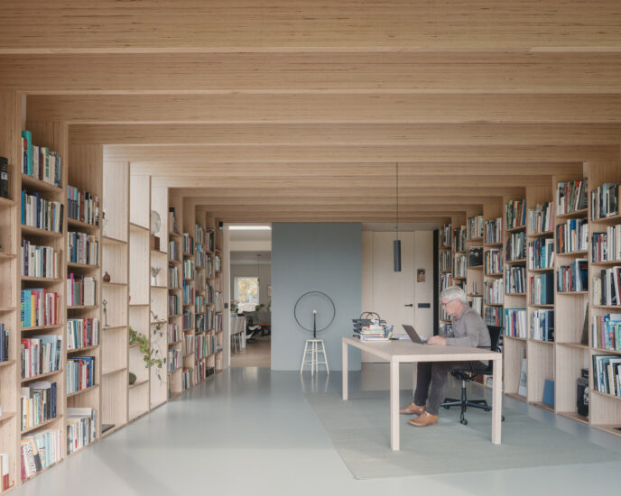 FELT｜60㎡，比利时退休出版商的家用图书馆