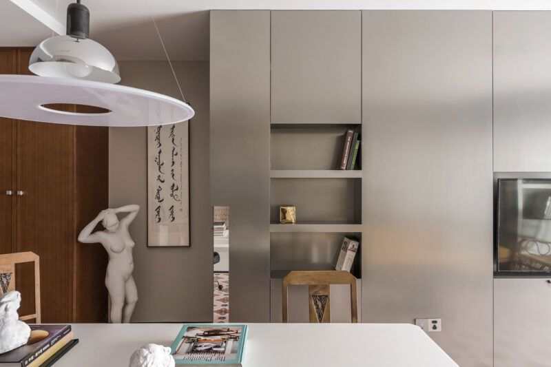 NA-DECO | 内蒙古用雾面不锈钢打造简洁的公寓+办公室