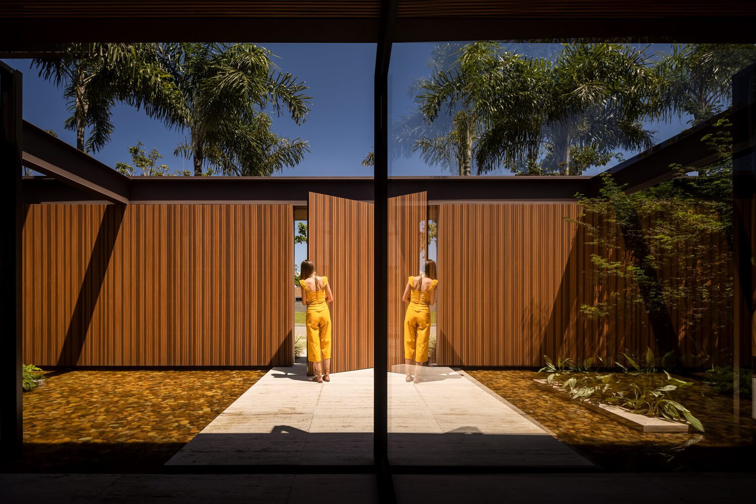 Fernanda Marques Arquitetura,别墅设计案例,别墅设计方案,开放式别墅,巴西,圣何塞,1400㎡,庭院别墅,原木色