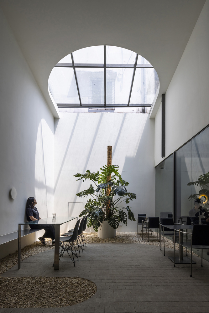 NU architecture & design,越南,胡志明市,咖啡厅设计方案,咖啡厅装修,街边店设计,咖啡店设计,社区咖啡店设计,Bosgaurus Coffee