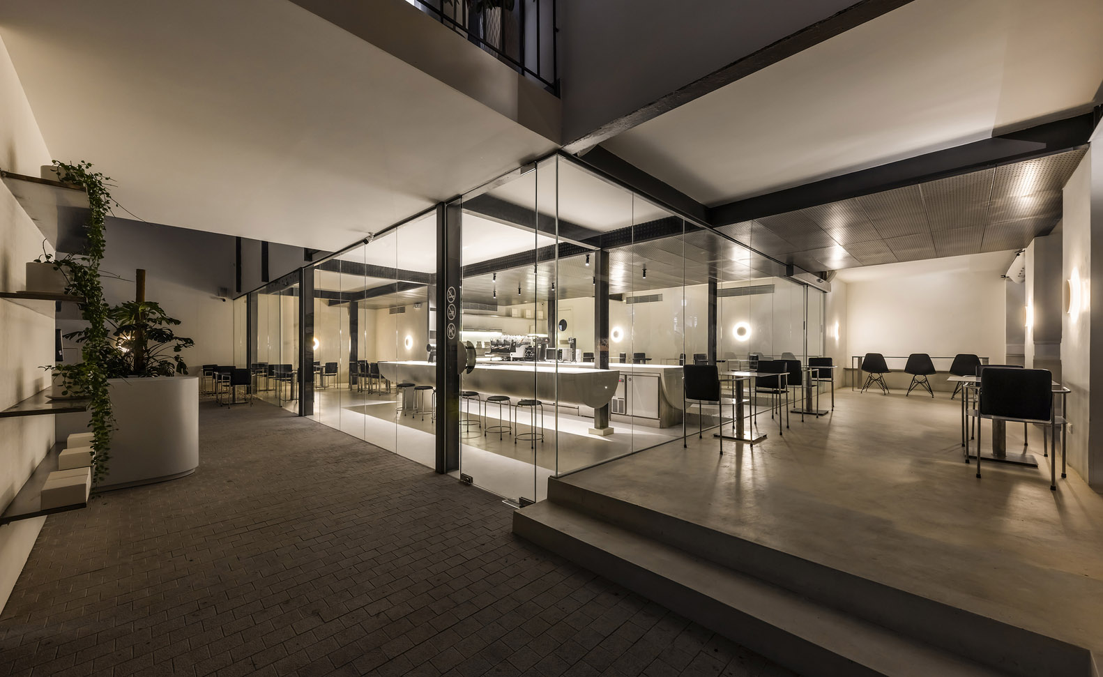 NU architecture & design,越南,胡志明市,咖啡厅设计方案,咖啡厅装修,街边店设计,咖啡店设计,社区咖啡店设计,Bosgaurus Coffee
