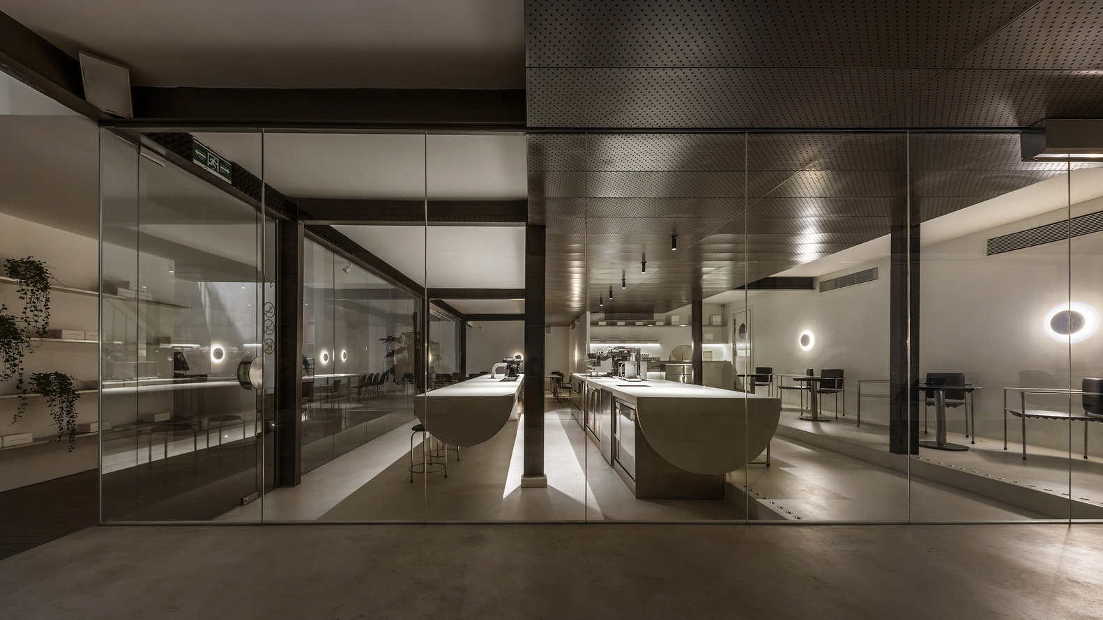 NU architecture & design,越南,胡志明市,咖啡厅设计方案,咖啡厅装修,街边店设计,咖啡店设计,社区咖啡店设计,Bosgaurus Coffee